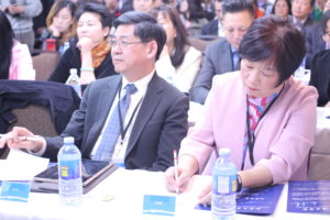 资深法务专家张晓鹤律师（左），BDC加拿大商业发展银行企业咨询顾问王阳海（右）
